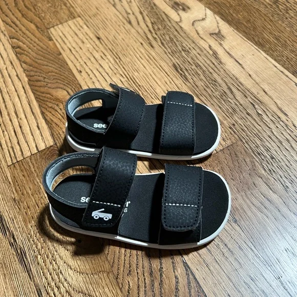 See Kai Run Toddler Black Sandals - Picture 2 of 3